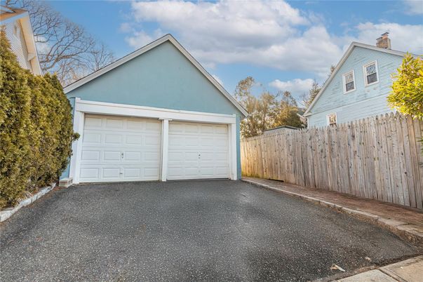 Detached Garage, Exterior