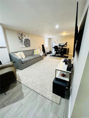 Fitness Equipment, Interior, Living room, Recessed Lighting, Wood Texture Flooring