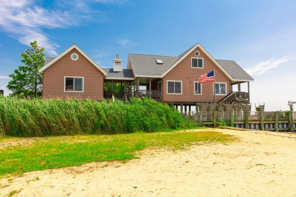 Backyard, Exterior, Facade, Log Home