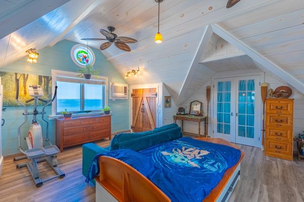 Bedroom, Interior, Pendant Lights, Water, Wood Texture Flooring