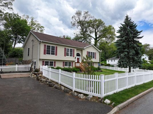 Backyard, Exterior, Facade, Raised Ranch