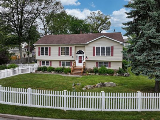Backyard, Exterior, Facade, Raised Ranch