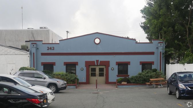Exterior, Facade, None