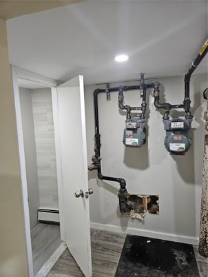 Fitness Equipment, Interior, Recessed Lighting, Wood Texture Flooring