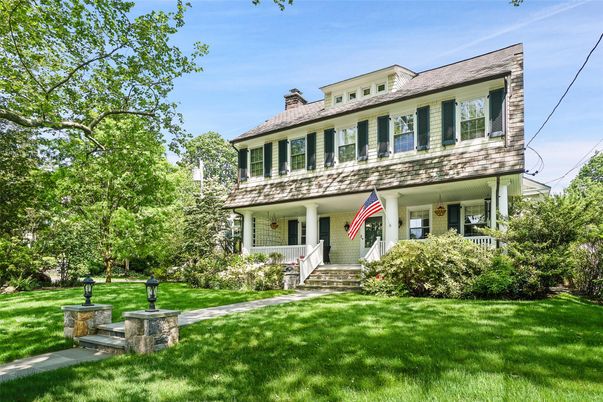 Backyard, Exterior, Facade, American Foursquare