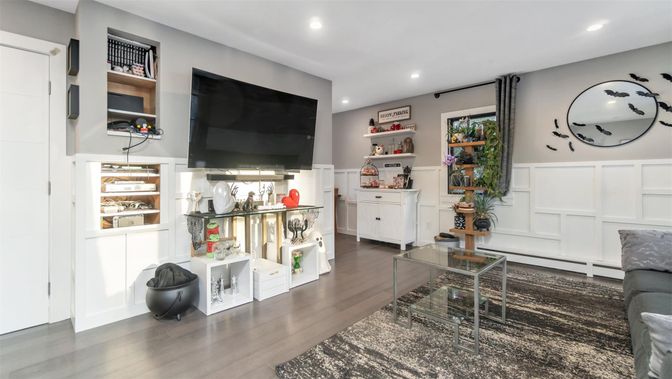 Interior, Recessed Lighting, Wood Texture Flooring