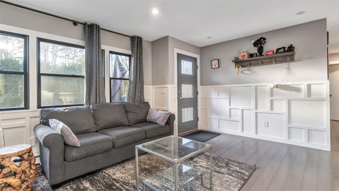 Interior, Living room, Recessed Lighting, Wood Texture Flooring