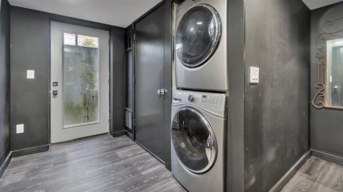 Interior, Utility Closets, Washer, Wood Texture Flooring