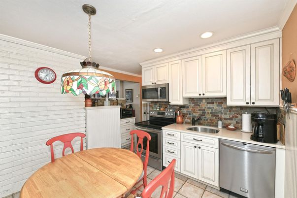 Dining room, Interior, Kitchen, Pendant Lights, Recessed Lighting, Stainless Steel Appliances, Stone Walls