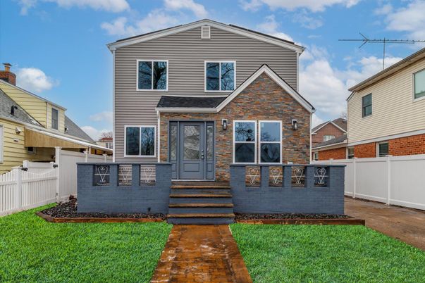 Exterior, Facade, Brick Facade, Queen Anne Victorian