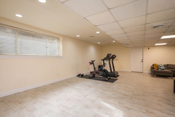 Fitness Equipment, Interior, Recessed Lighting, Wood Texture Flooring