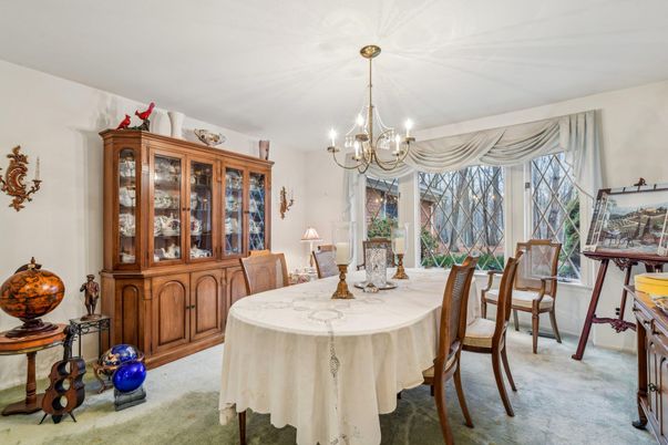 Chandelier, Dining room, Interior