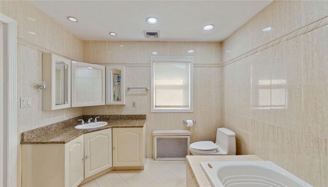 Bathroom, Dual Sink Vanities, Interior, Recessed Lighting