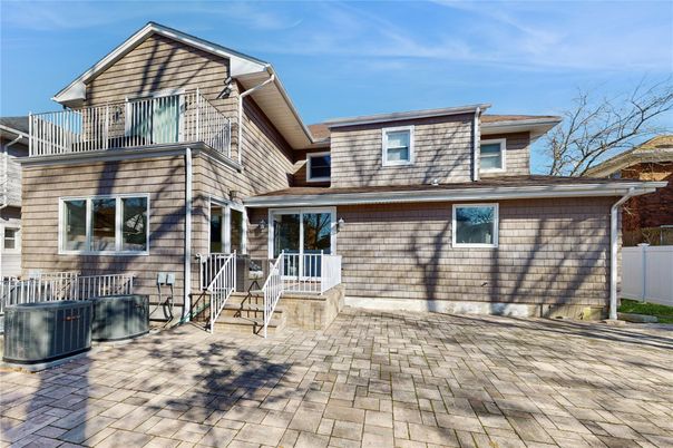Exterior, Facade, American Craftsman