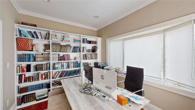 Home Office, Interior
