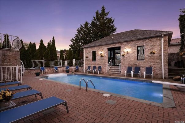Exterior, Pool