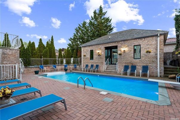 Exterior, Pool