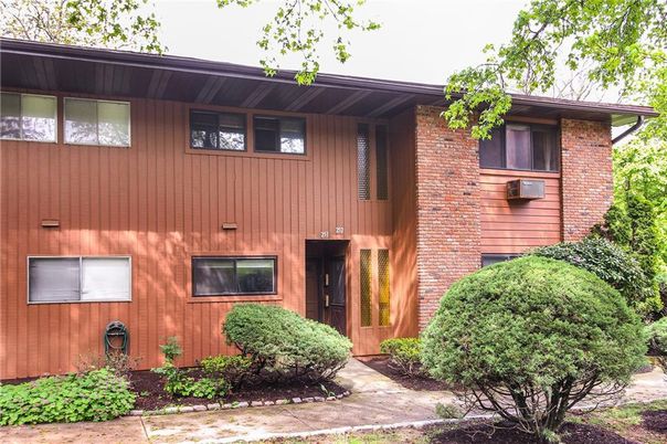 Exterior, Facade, Brick Facade, Raised Ranch