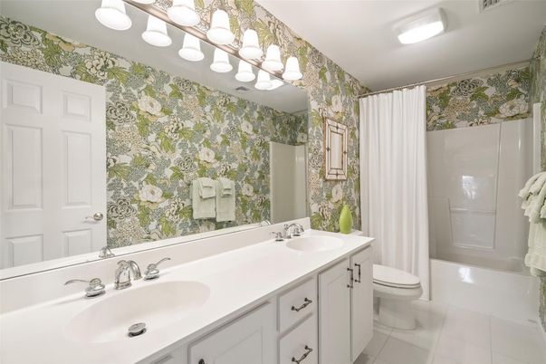 Bathroom, Dual Sink Vanities, Interior