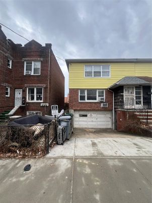 Attached, Exterior, Facade, Brick Facade, Rowhouse