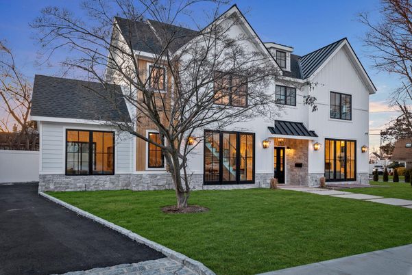 Exterior, Facade, Farmhouse