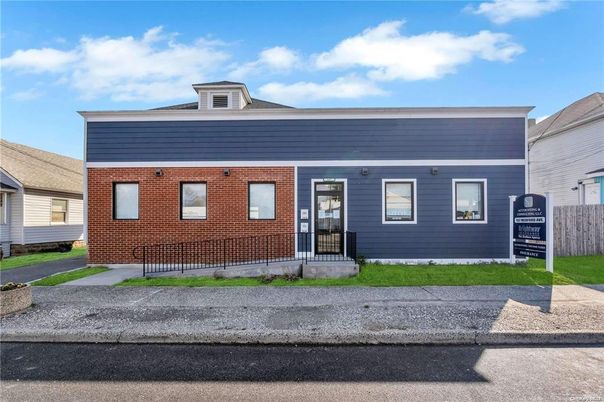 Exterior, Facade, Brick Facade, Cape Cod