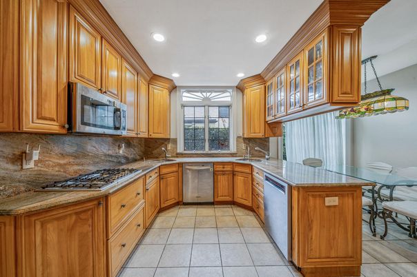 Dining room, Interior, Kitchen, Recessed Lighting, Stainless Steel Appliances