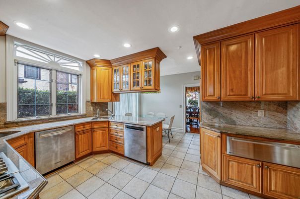 Dining room, Interior, Kitchen, Recessed Lighting, Stainless Steel Appliances