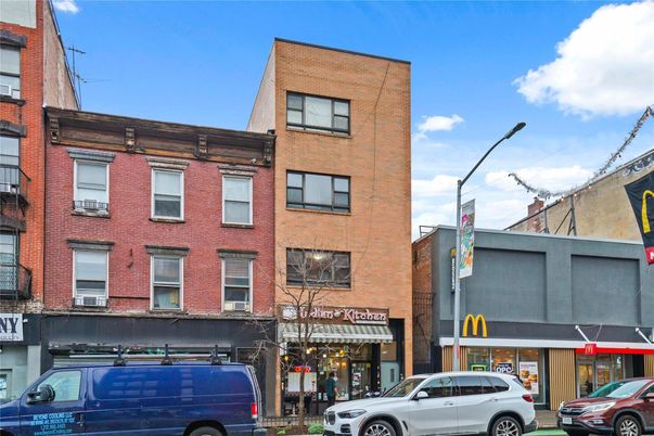Exterior, Facade, Brick Facade, Rowhouse