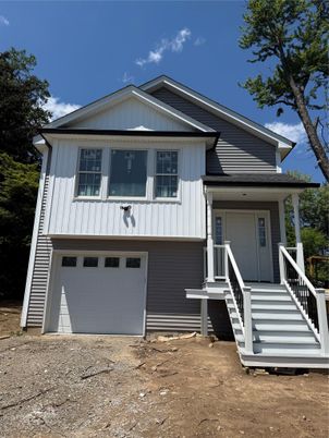 Attached, Exterior, Facade, Farmhouse