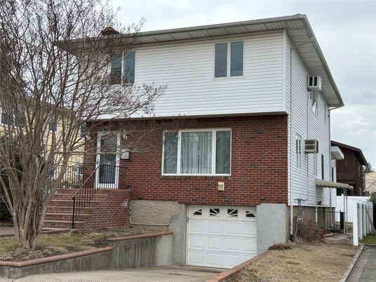 Attached, Exterior, Facade, Brick Facade, American Foursquare