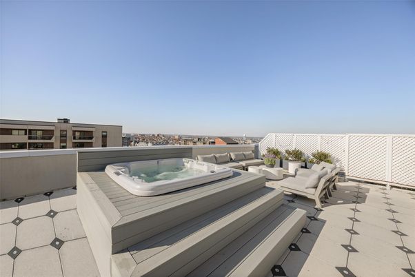 Exterior, Hot Tub
