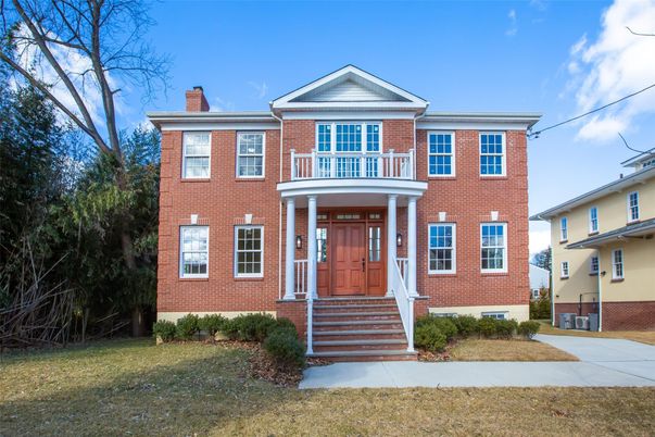 Exterior, Facade, Brick Facade, Georgian