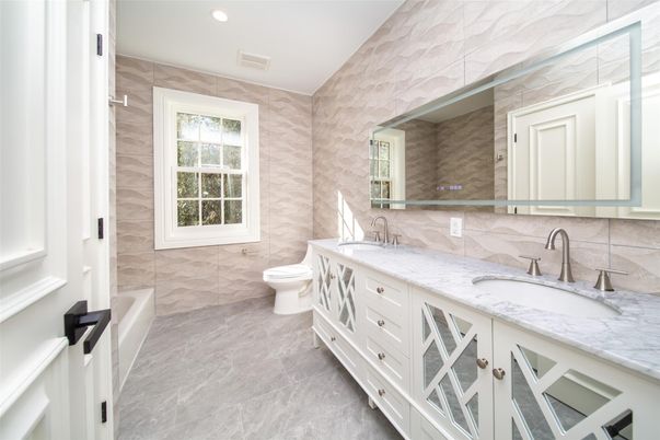 Bathroom, Dual Sink Vanities, Interior, Recessed Lighting