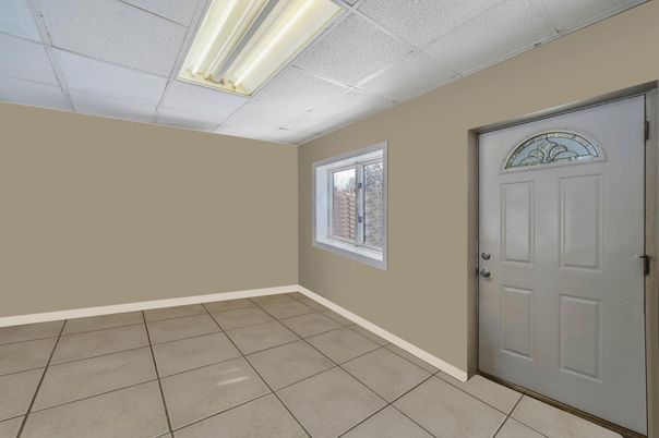 Empty room, Interior