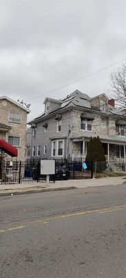 Exterior, Facade, Solar Panels, Rowhouse