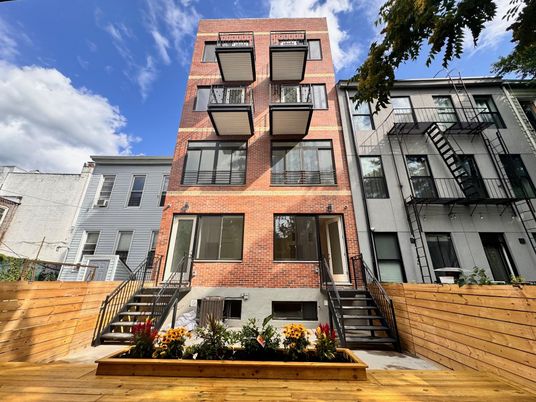 Exterior, Facade, Brick Facade, Rowhouse