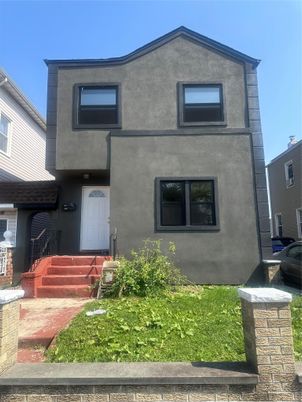 Exterior, Facade, Rowhouse
