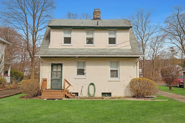 Exterior, Facade, American Foursquare