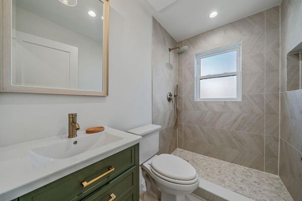 Bathroom, Interior, Recessed Lighting