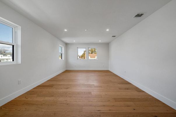 Empty room, Interior, Recessed Lighting, Wood Texture Flooring