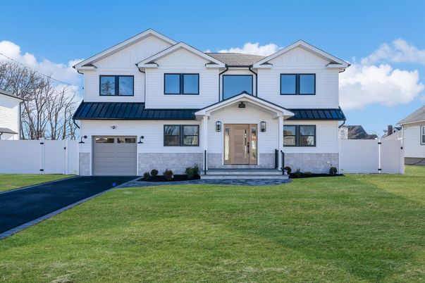 Attached, Exterior, Facade, Farmhouse