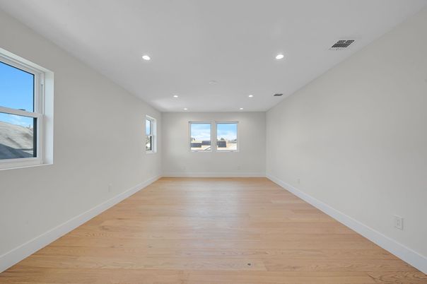 Empty room, Interior, Recessed Lighting, Wood Texture Flooring