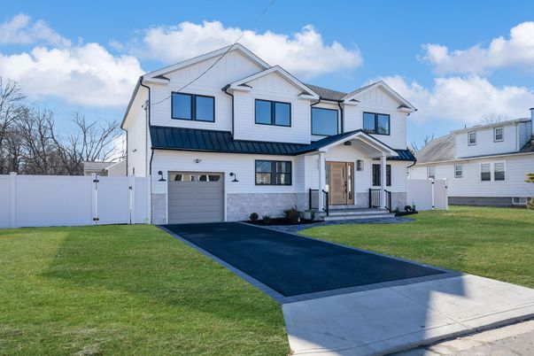 Attached, Exterior, Facade, Farmhouse