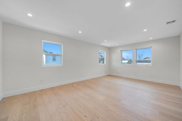 Empty room, Interior, Recessed Lighting, Wood Texture Flooring