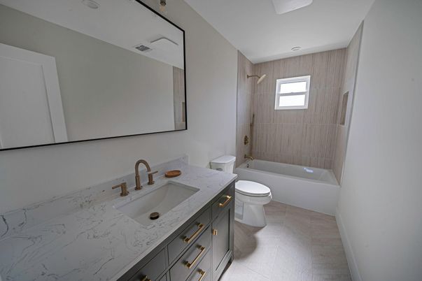 Bathroom, Interior, Recessed Lighting