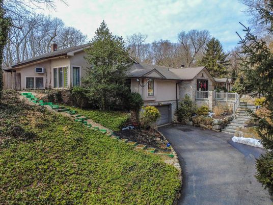 Attached, Backyard, Exterior, Facade, Split Level