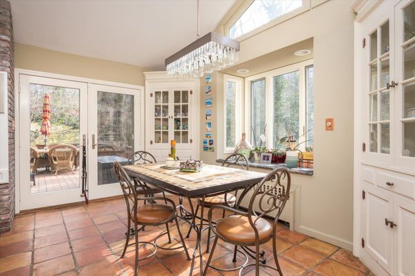 Chandelier, Dining room, Interior, Pendant Lights