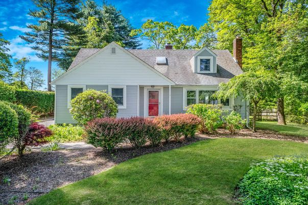 Exterior, Facade, Cape Cod