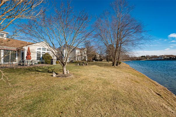 Exterior, Lake